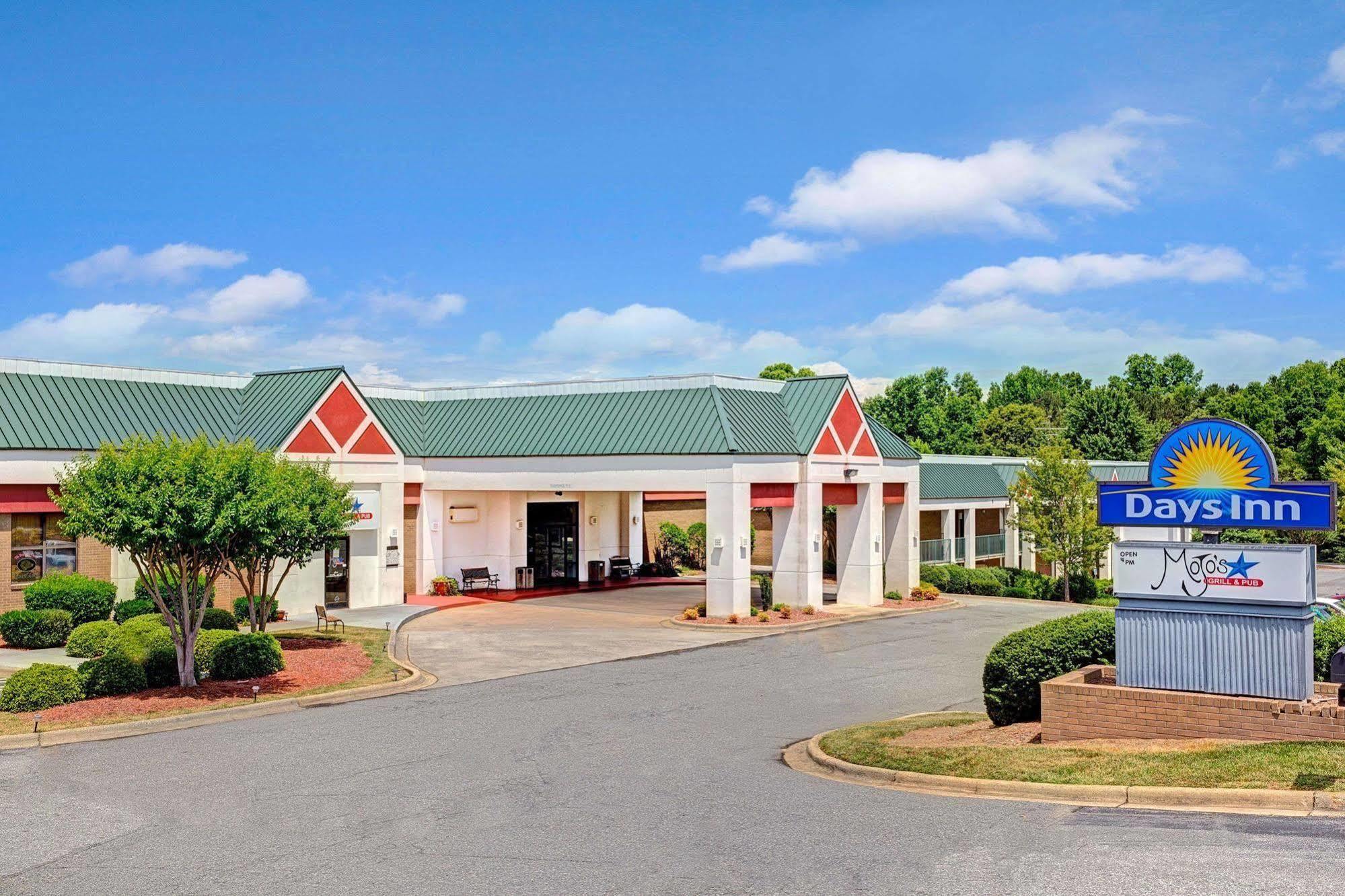 Days Inn Lake Norman Cornelius Bagian luar foto