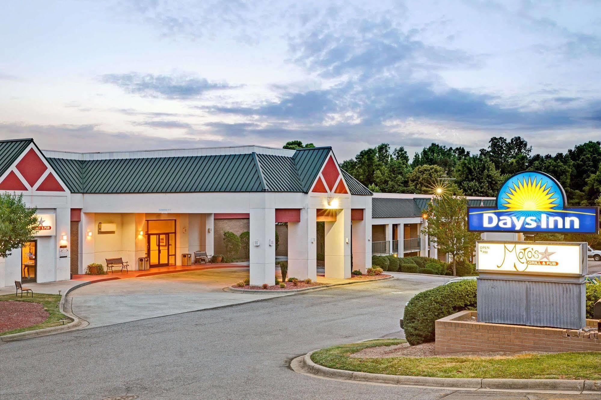 Days Inn Lake Norman Cornelius Bagian luar foto