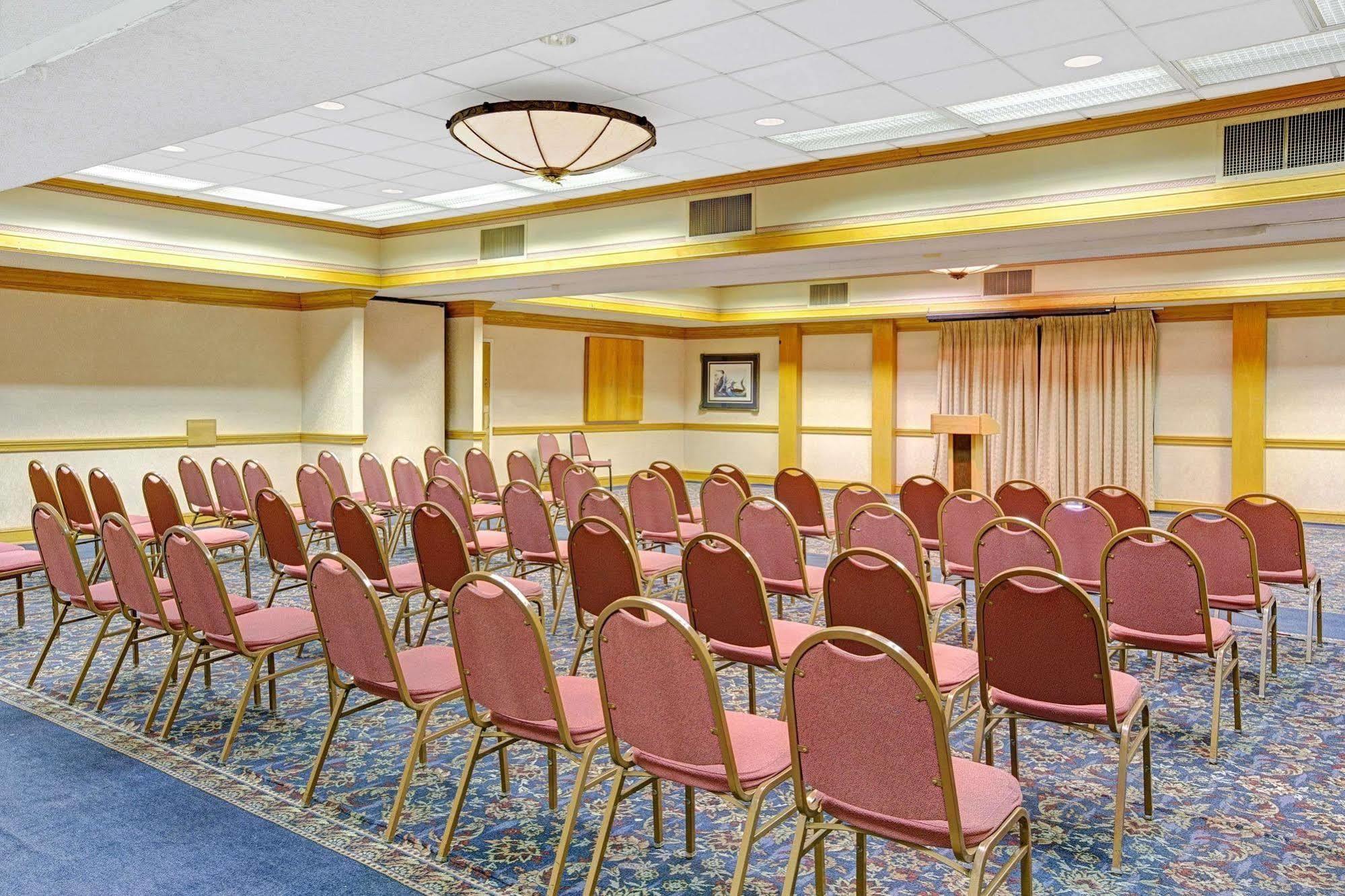 Days Inn Lake Norman Cornelius Bagian luar foto