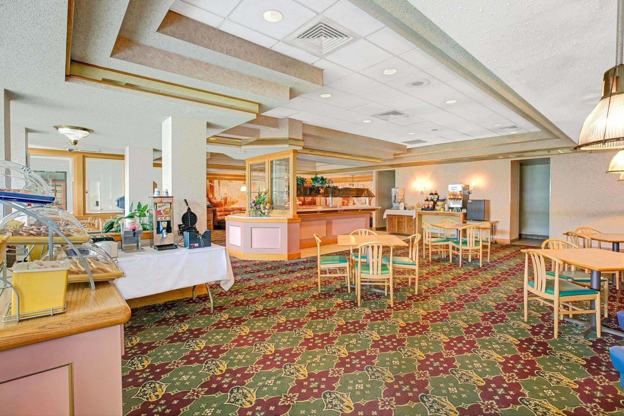 Days Inn Lake Norman Cornelius Bagian luar foto